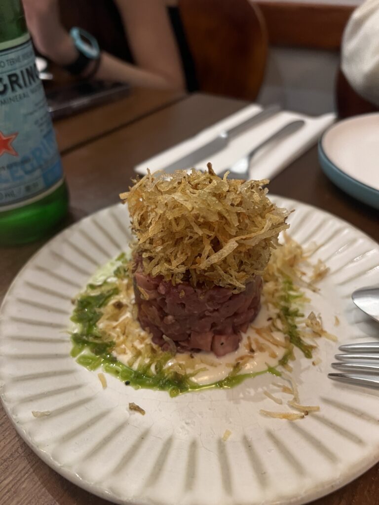 Wagyu Beef Tartare 脆薯和牛肉他他